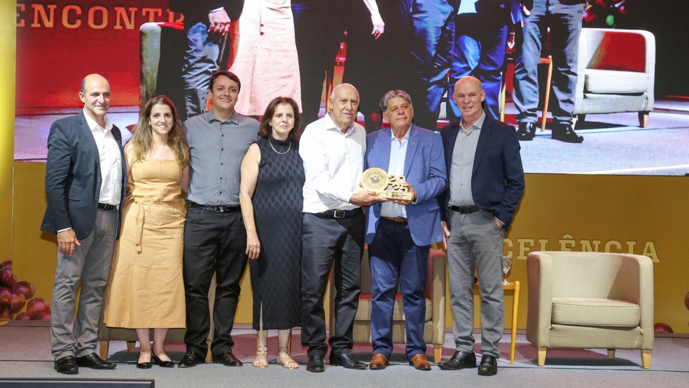 Produtor Adriano Muniz, cooperado da Cooxupé da cidade de Cabo Verde (MG), produziu o melhor café especial da safra 2025 na área de atuação da cooperativa — Foto: Crédito: Divulgação.