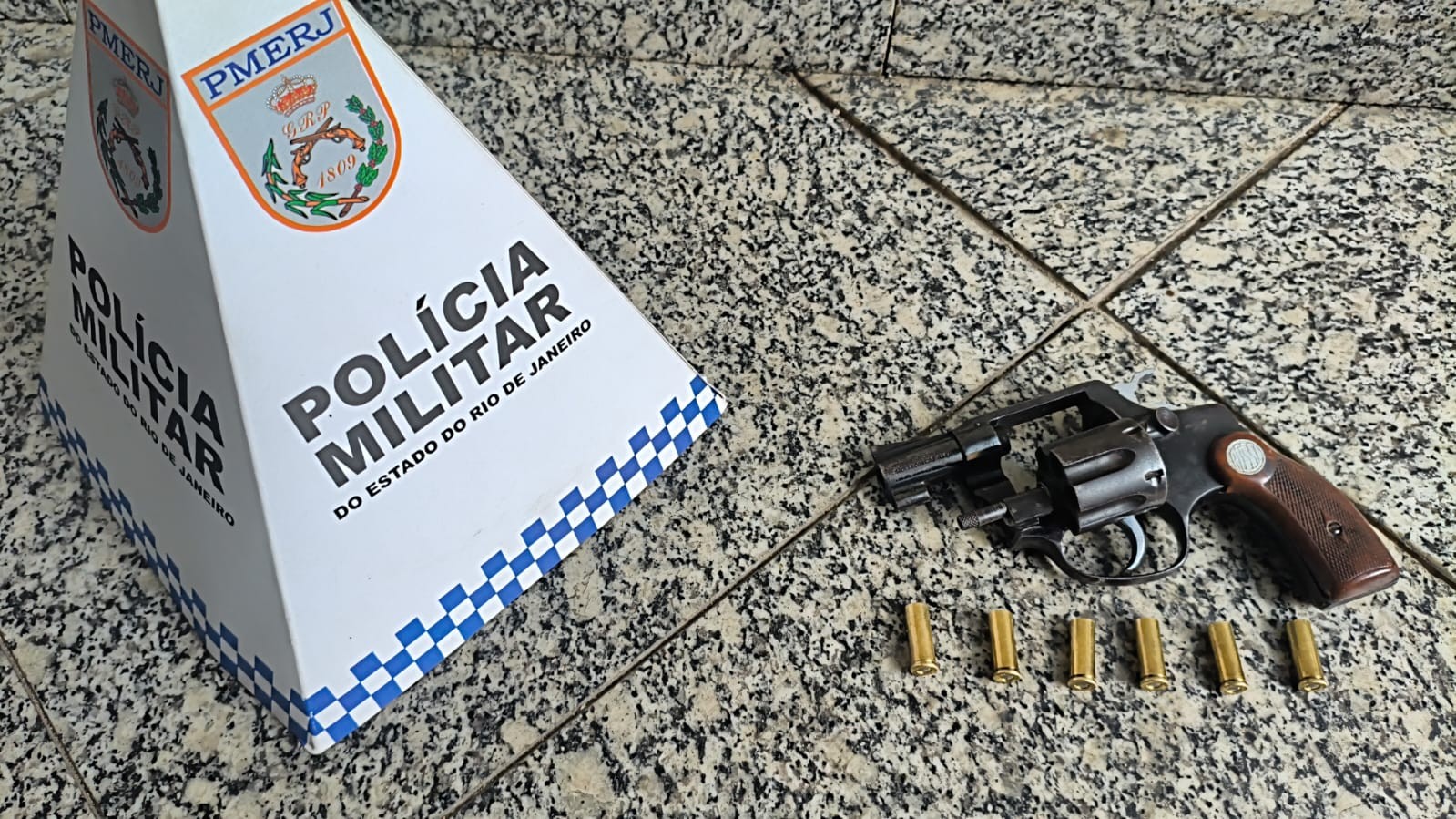 Dois homens são presos por porte ilegal de arma de fogo em Barra do Piraí