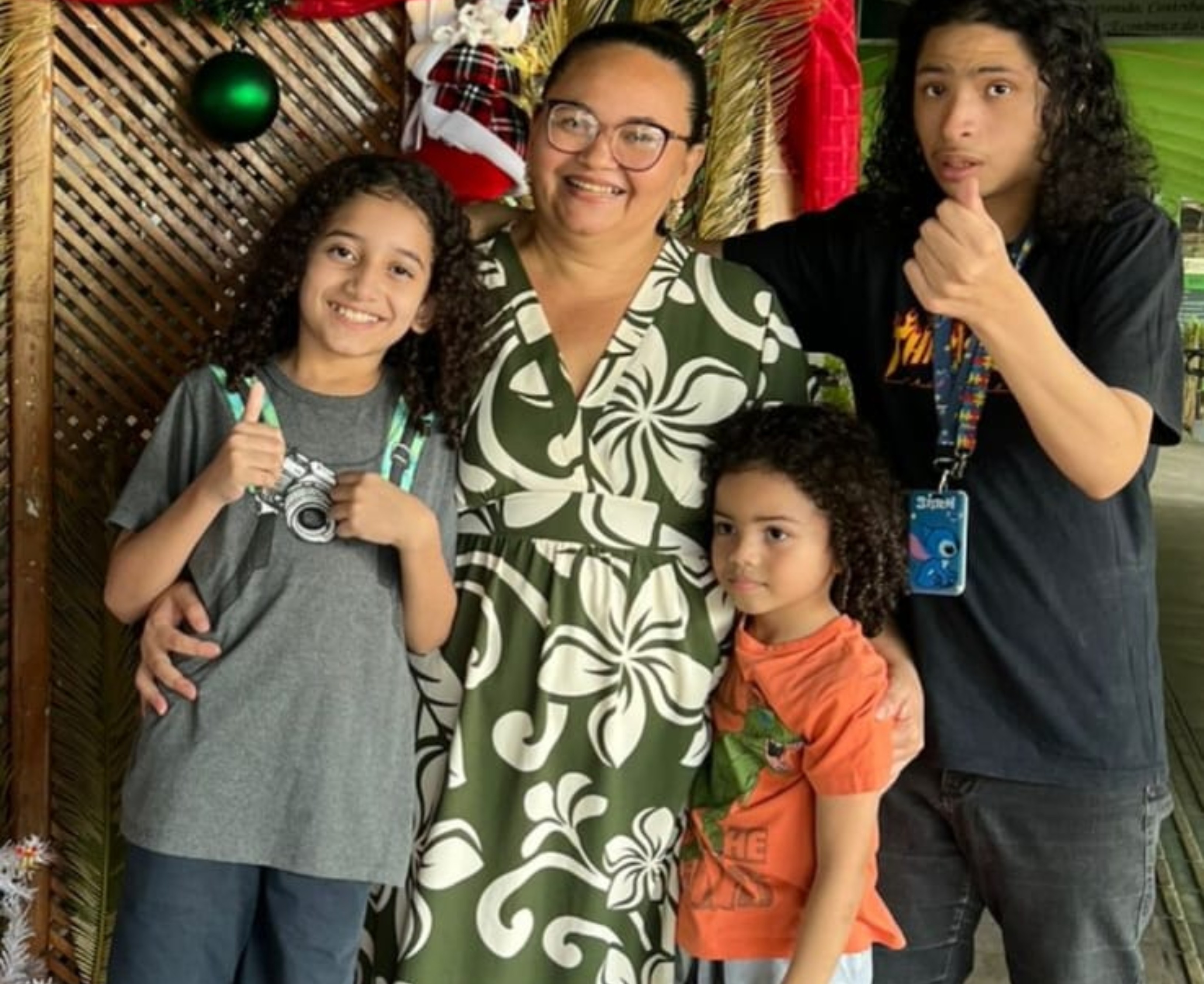 Mãe de três filhos com autismo teme retrocesso com mudança no Teamarr: 'Medo de perder tudo que aprenderam'