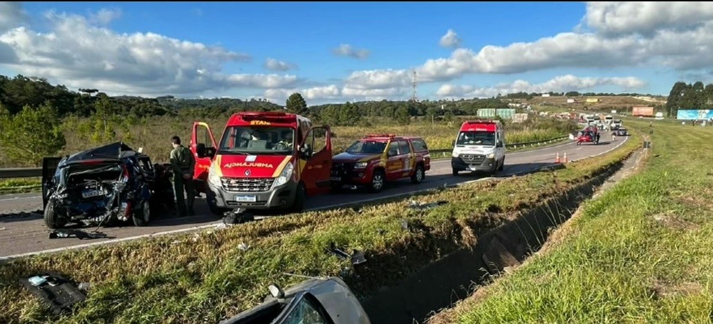 Jornal Minas  Mototaxistas protestam na porta da SARITUR em Nova