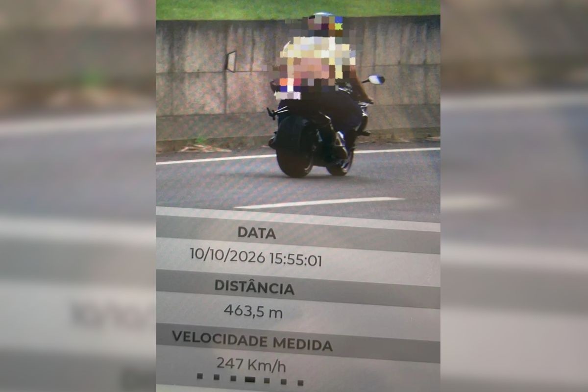 Motociclista é flagrado por radar ao pilotar a quase 250 km/h em rodovia