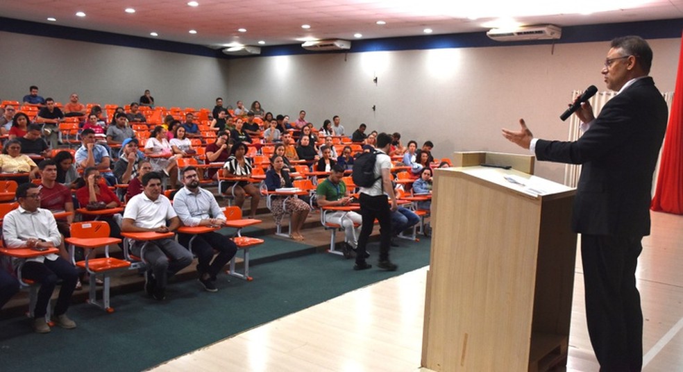 Projeto de cursinho preparatório foi lançado na Escola de Tempo Integral Caroline Campelo, no setor Santa Fé II, em Palmas — Foto: José Neto/Divulgação