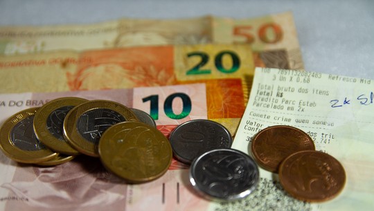 Arrecadação federal tem pequena queda em agosto por conta dos efeitos da calamidade no RS, diz Receita Federal - Nos oito primeiros meses deste ano, a arrecadação federal somou R$ 1,91 trilhão, em valores corrigidos pela inflação, e bateu recorde. Isso que representa um crescimento real de 3,73% em relação ao mesmo período do ano passado.