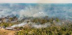Avião em atuação em incêndio em Parintins. — Foto: Liam Cavalcante/Rede Amazônica