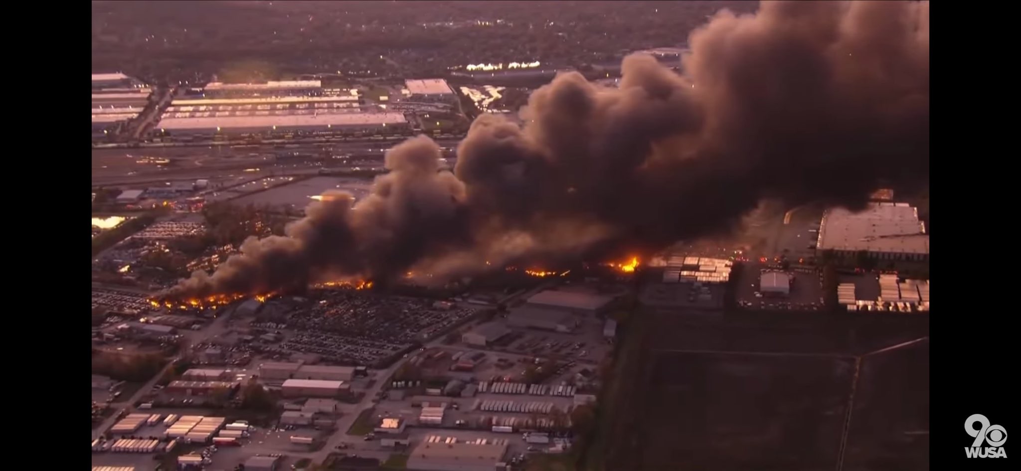 Avião de carga de grande porte cai em Louisville, Kentucky