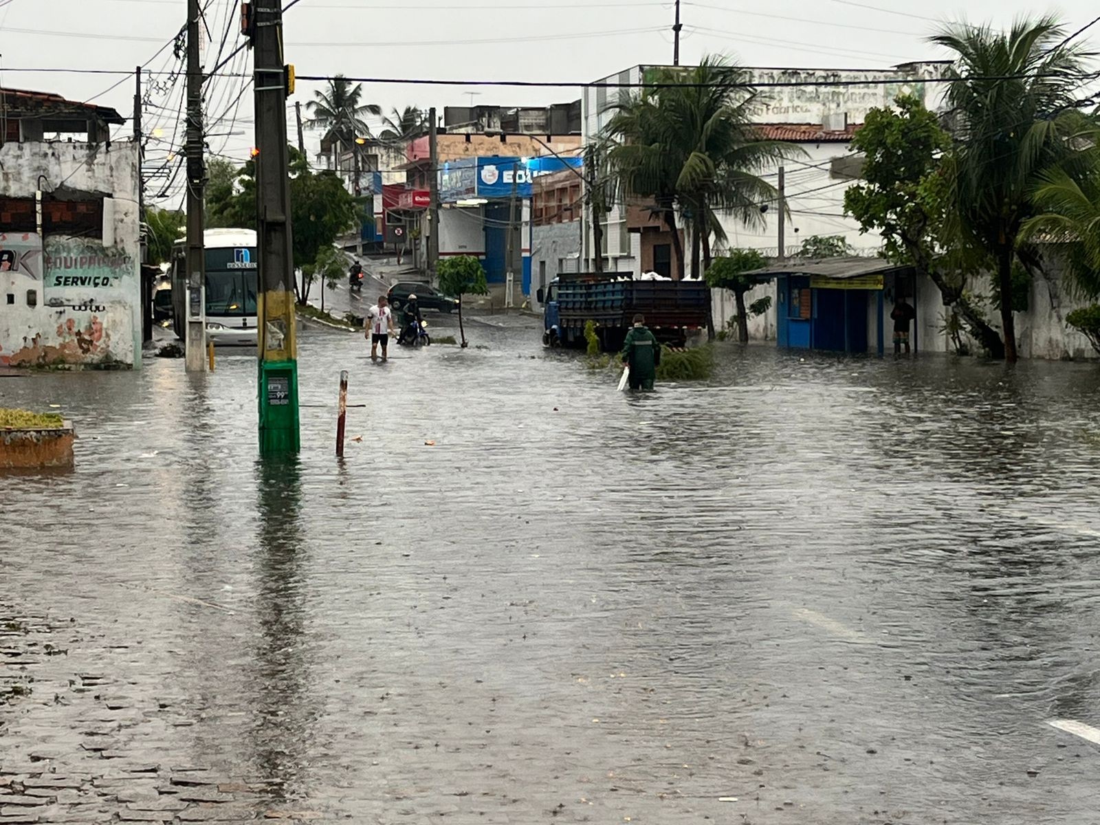 Natal estima 1.800 pessoas afetadas por fortes chuvas e aguarda ajuda federal
