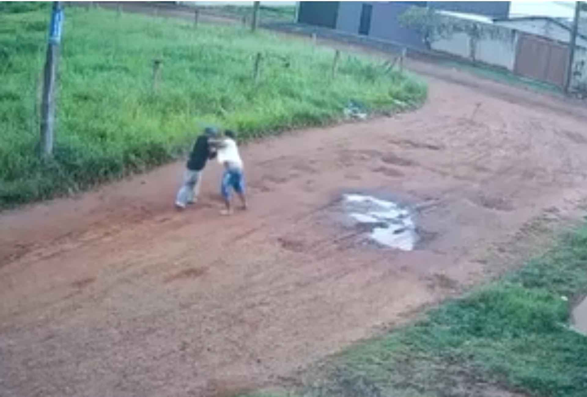 Suspeito de matar homem a facadas é preso em Campo Grande; vídeo mostra momento do ataque