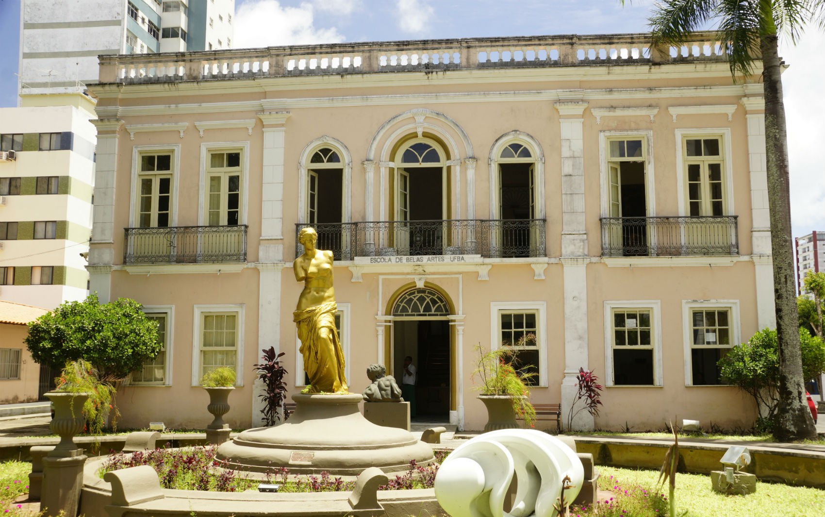 'Vendo Meu Peixe': Ufba recebe feira voltada a jovens artistas em Salvador