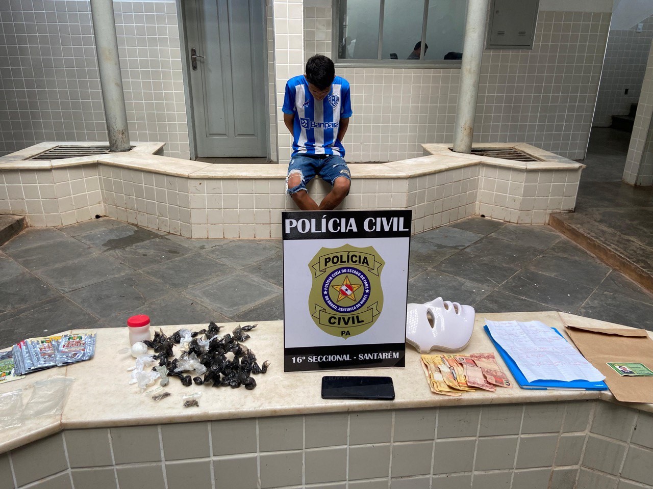 Polícia Civil prende jovem que anunciava venda de drogas pela rede social no Residencial Salvação