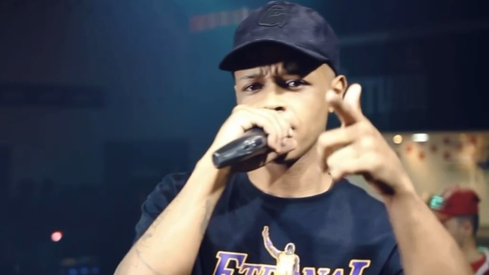 Cantor de funk MC Dick é preso em operação da polícia contra facção criminosa