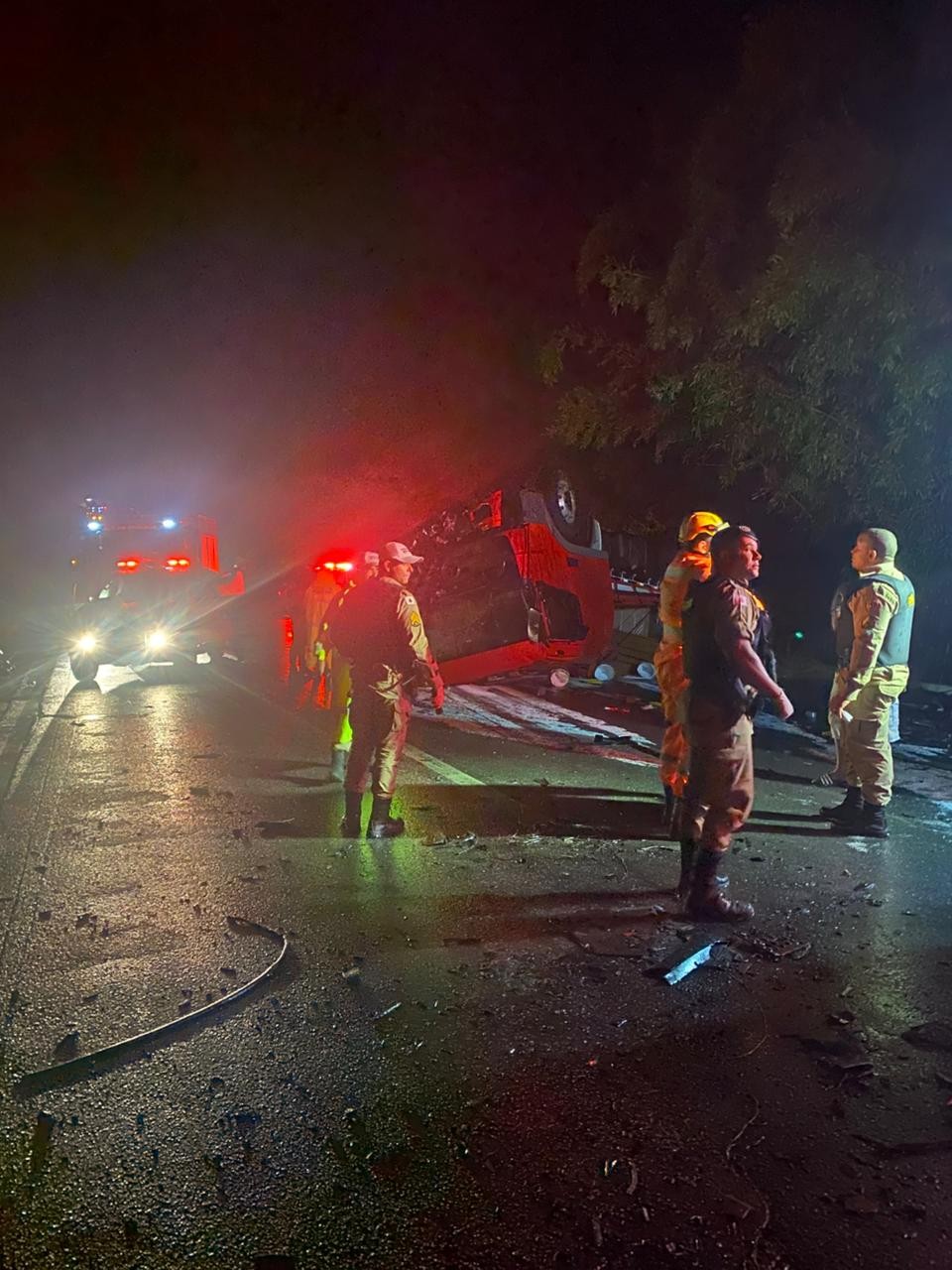 Jovem de 22 anos morre em batida entre carro e caminhão na BR-494