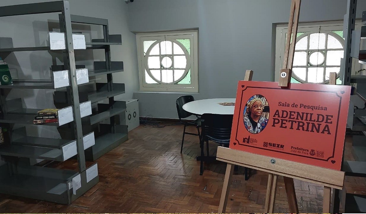 Campanha arrecada livros sobre história e cultura negra para Sala de Pesquisa Adenilde Petrina, em Juiz de Fora; saiba como doar