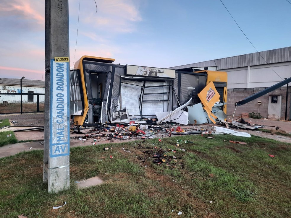 A conveniência ficou completamente destruída — Foto: Reprodução