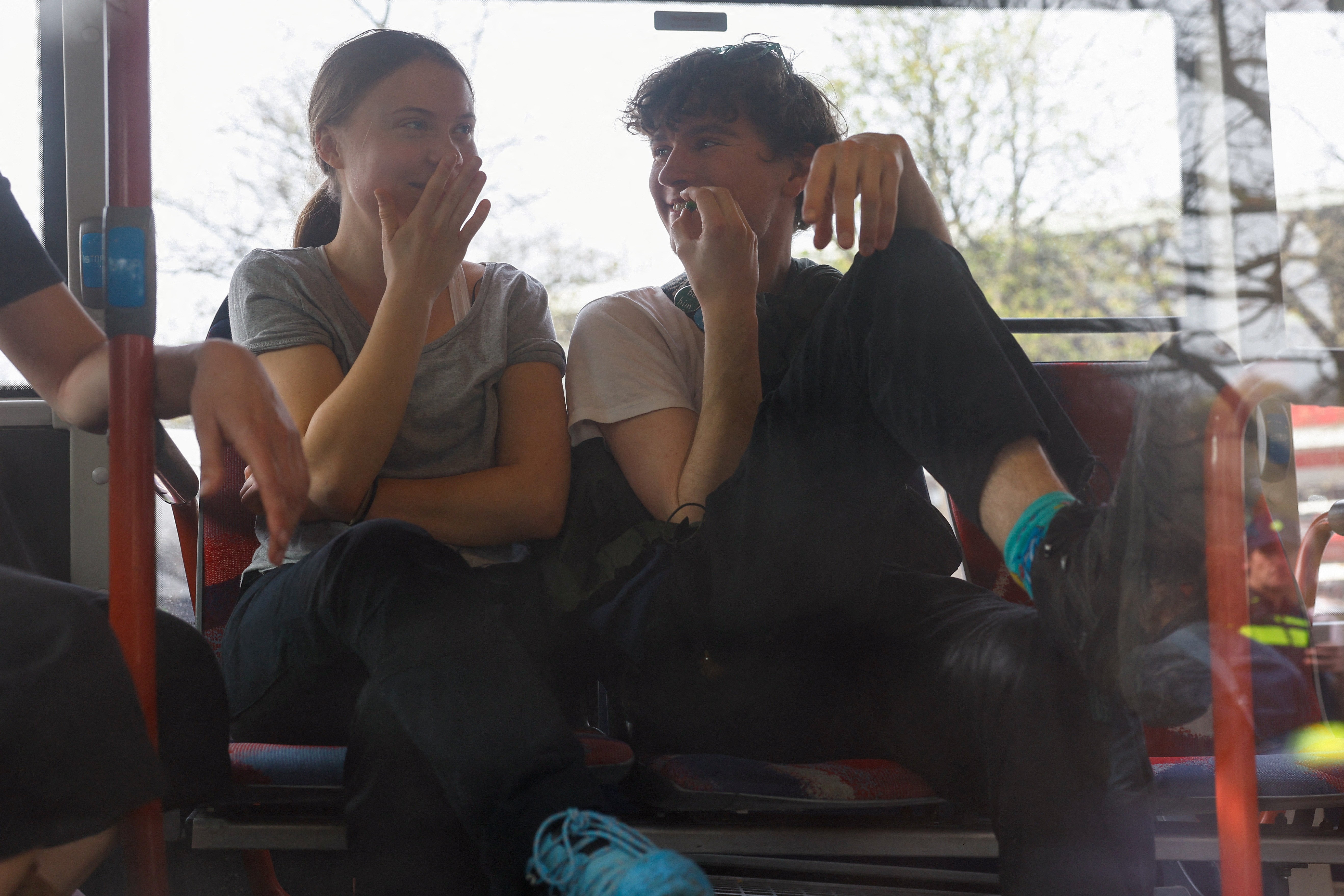 Greta Thunberg é detida por polícia holandesa em manifestação em Haia