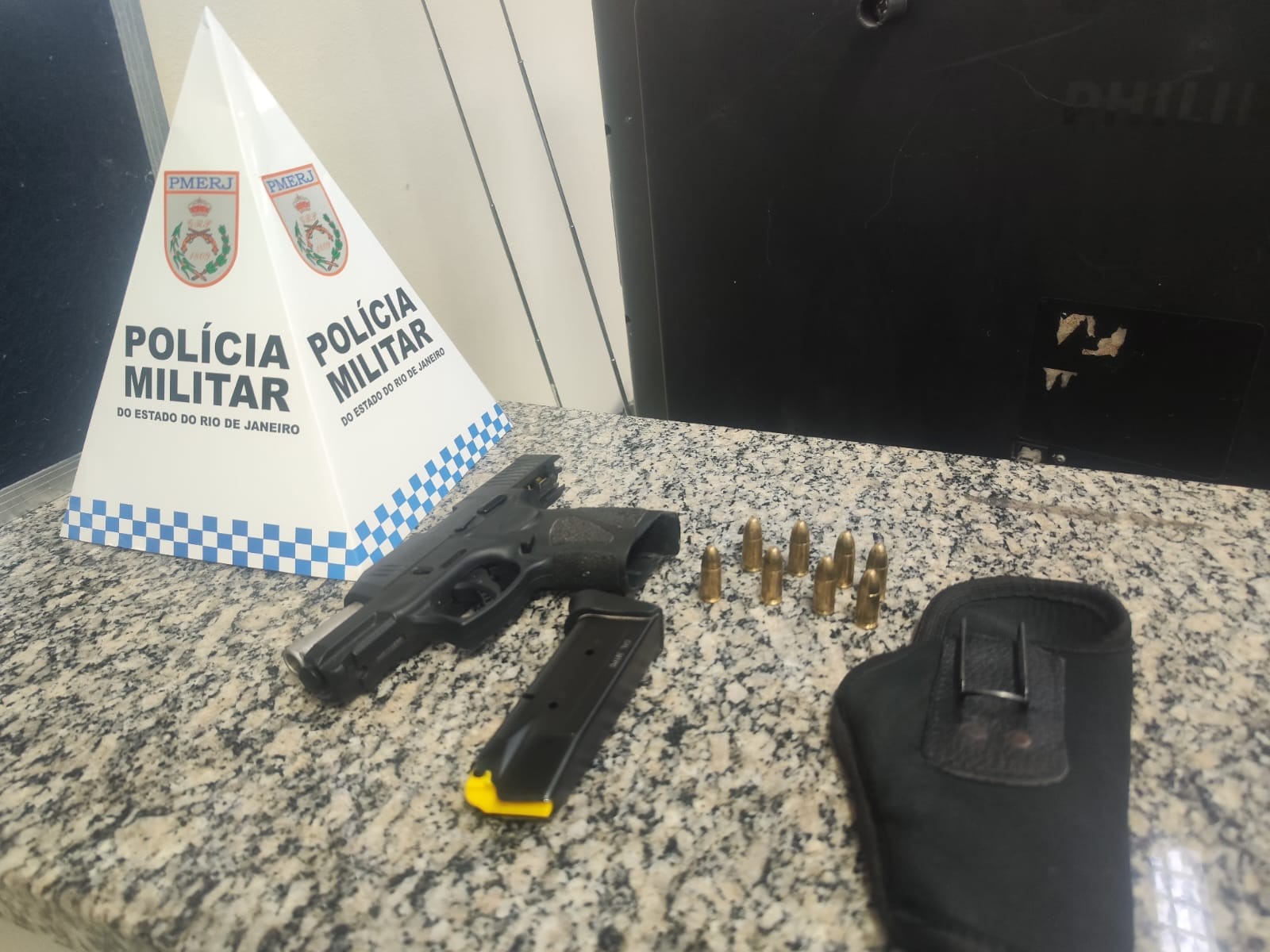 Homem é preso com arma em Itatiaia
