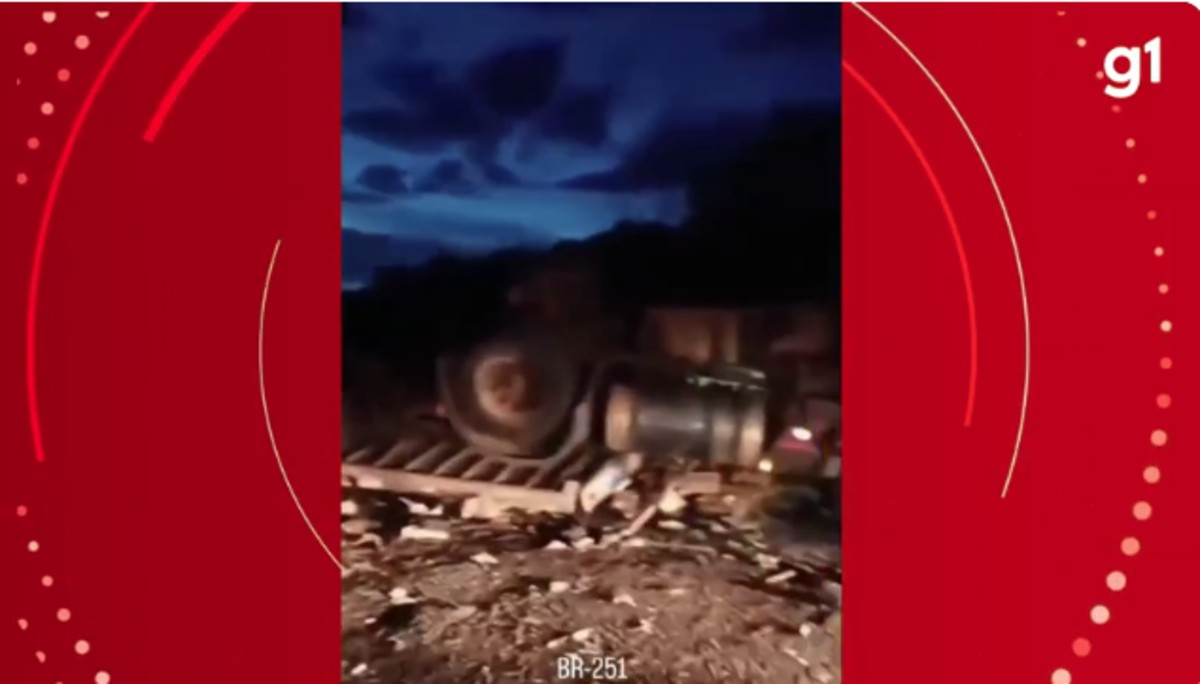 Carreta bate na traseira de carro, tomba e motorista morre na BR-251