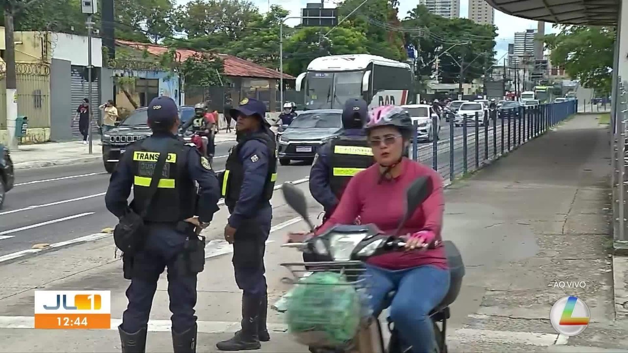 Operação no BRT de Belém autua 157 motoristas e flagra uso ilegal de giroflex em carros particulares