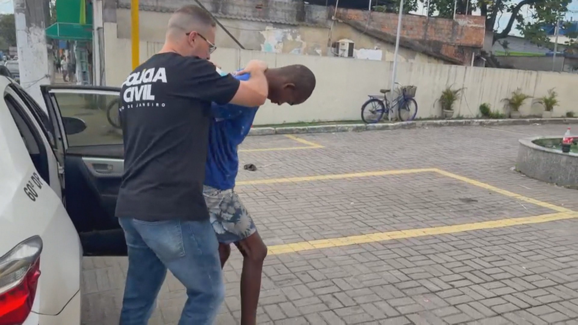 Fogo em câmeras de Caxias: polícia prende homem e apreende dois adolescentes por vandalismo 