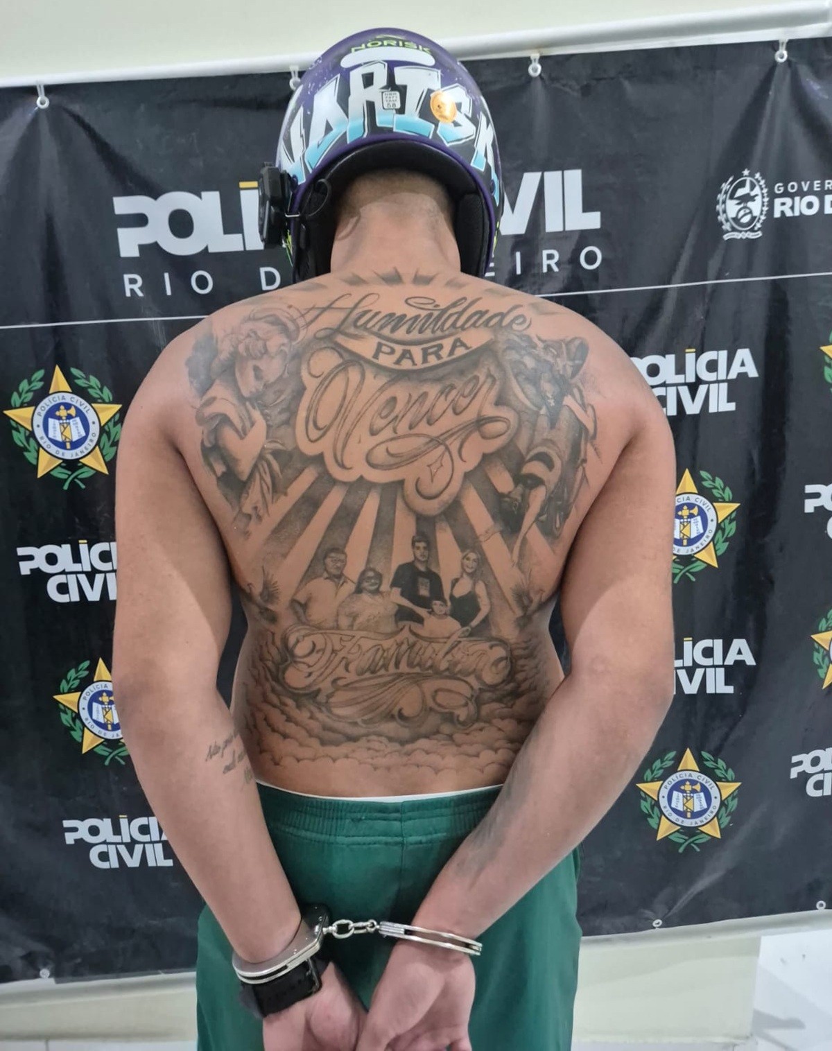 ‘Influencer do grau’ é preso após empinar moto e portar celular furtado em Saquarema