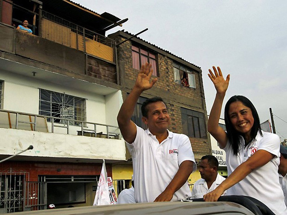 Em imagem de arquivo, o ex-presidente do Peru Ollanta Humala e sua mulher, Nadine Heredia, participam de ato de campanha.  — Foto: Reuters