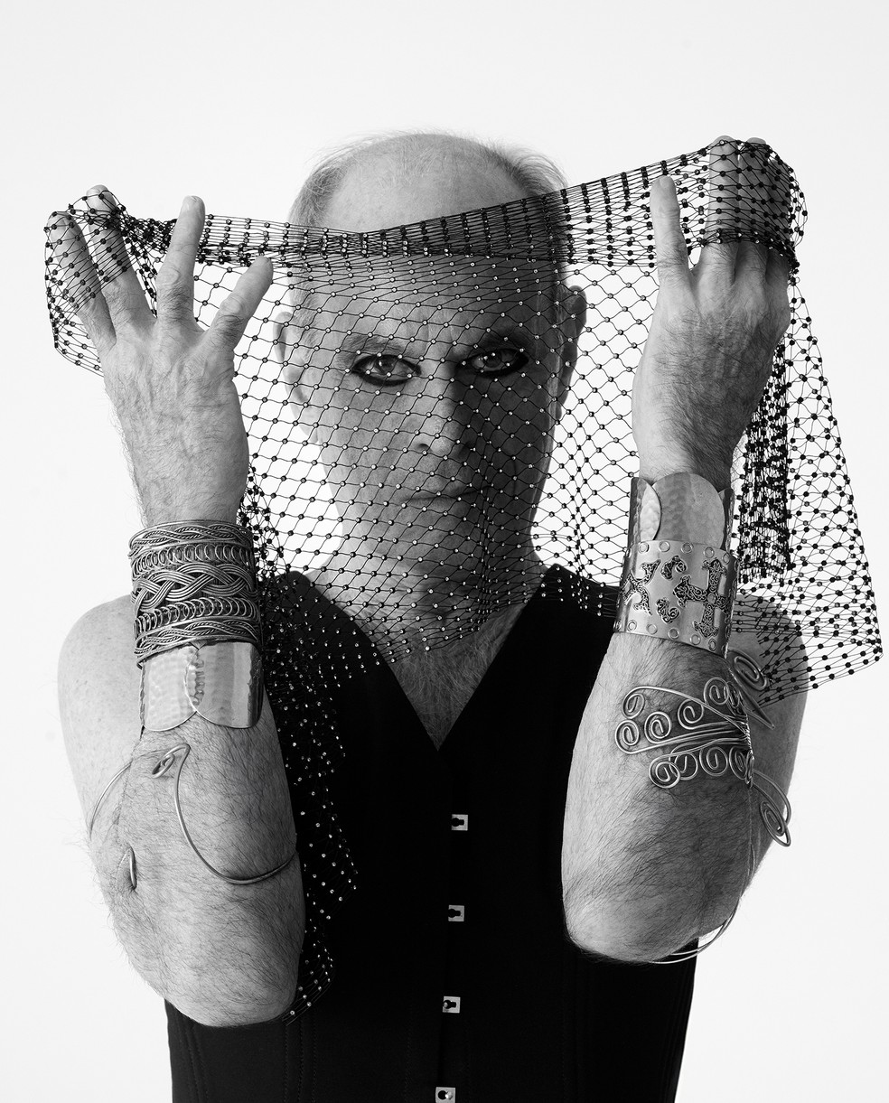 Ney Matogrosso afirma que idealizou o álbum com músicas de Angela Ro Ro (1949 – 2025) antes da morte da artista — Foto: Bob Wolfenson / Divulgação