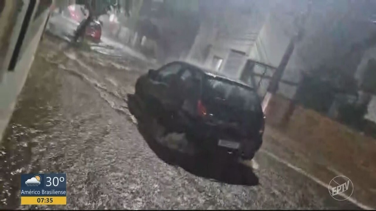 Chuva forte causa alagamentos em ruas e avenidas de São Carlos