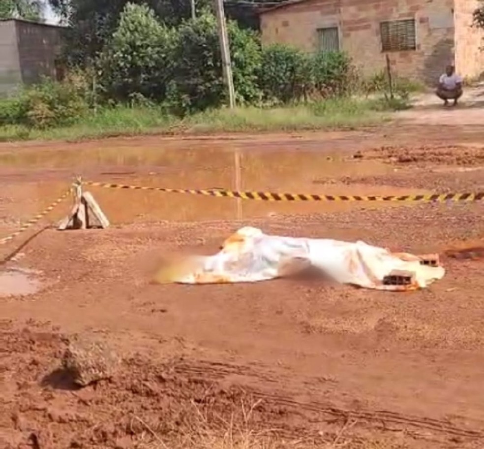 Mulher foi morta no meio de rua — Foto: Reprodução/Redes Sociais