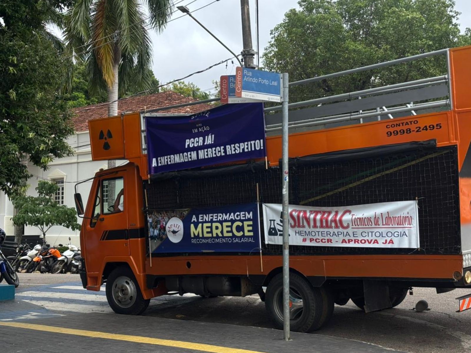 Profissionais da saúde do AC voltam a protestar e cobram envio do novo PCCR