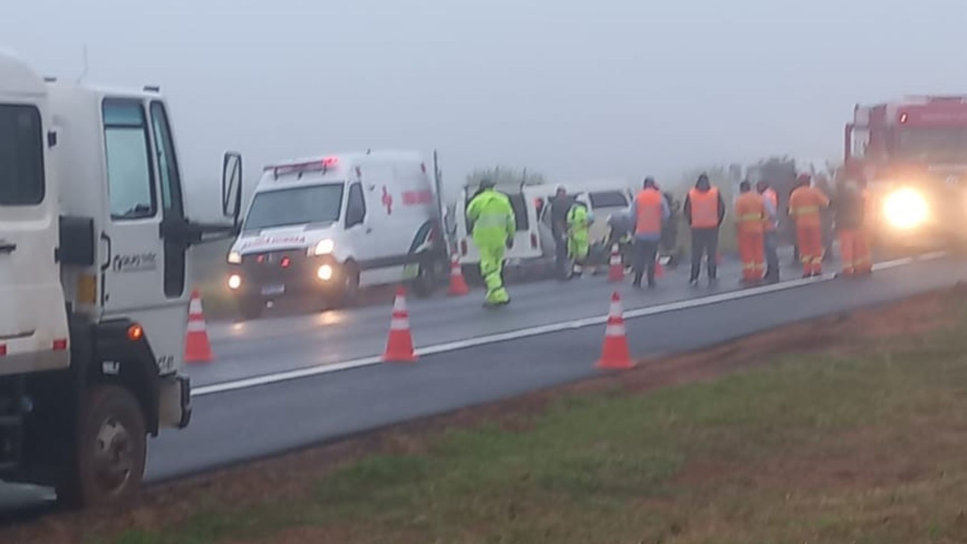 Batida frontal entre Kombis deixa ao menos 13 feridos feridos em rodovia do interior de SP