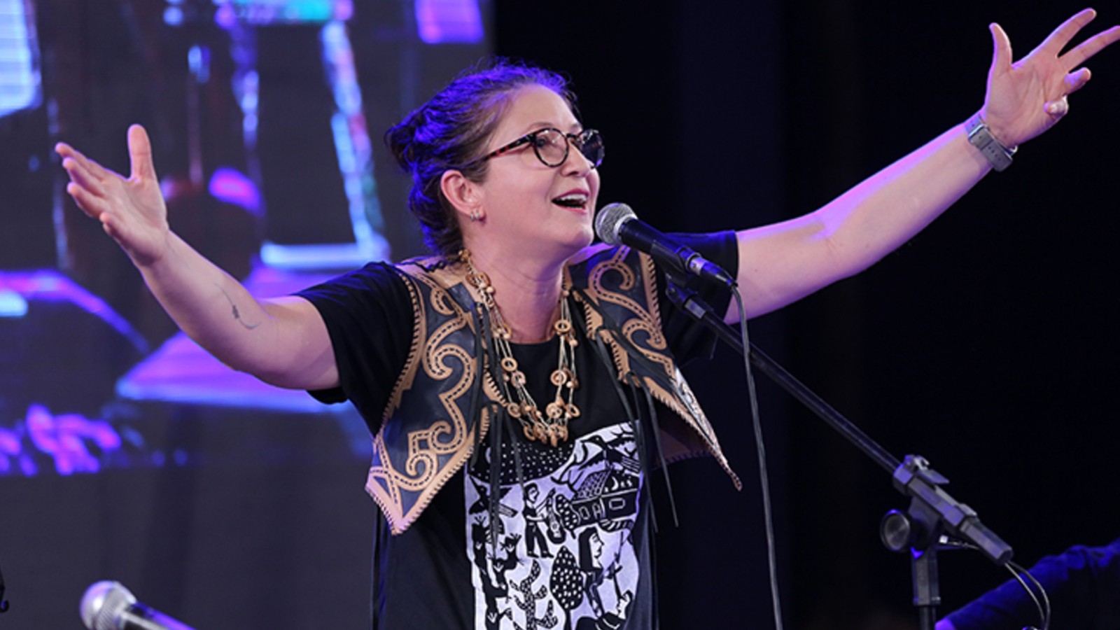 Professora da Unifor é homenageada em premiação que reconhece a força feminina no Ceará