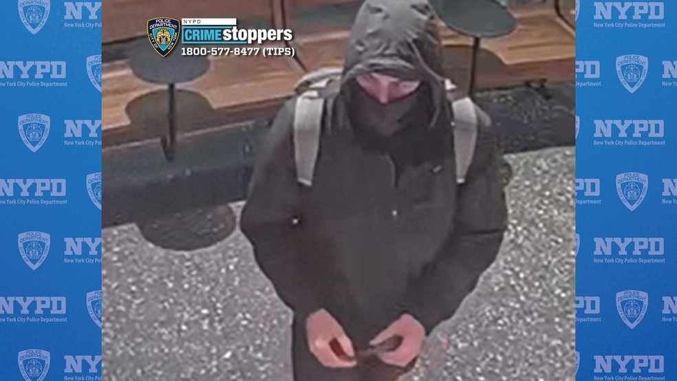 Atirador que matou CEO em Nova York foi filmado por câmeras de segurança — Foto: NYPD