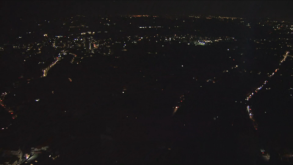Imagem do Globocop mostra regiões com falta de energia em SP — Foto: Reprodução/GloboNews