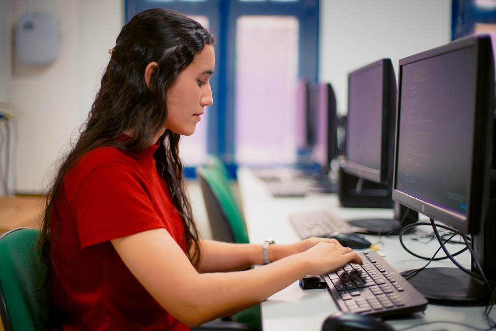 Prefeitura de Fortaleza oferta 330 vagas em cursos gratuitos de tecnologia para juventude. — Foto: Prefeitura de Fortaleza