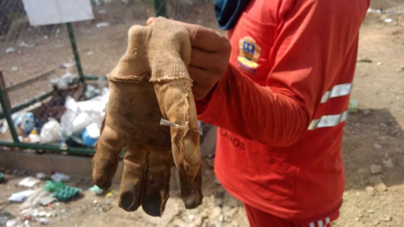 Descarte incorreto de lixo provoca afastamento de 10 garis por mês em Montes Claros