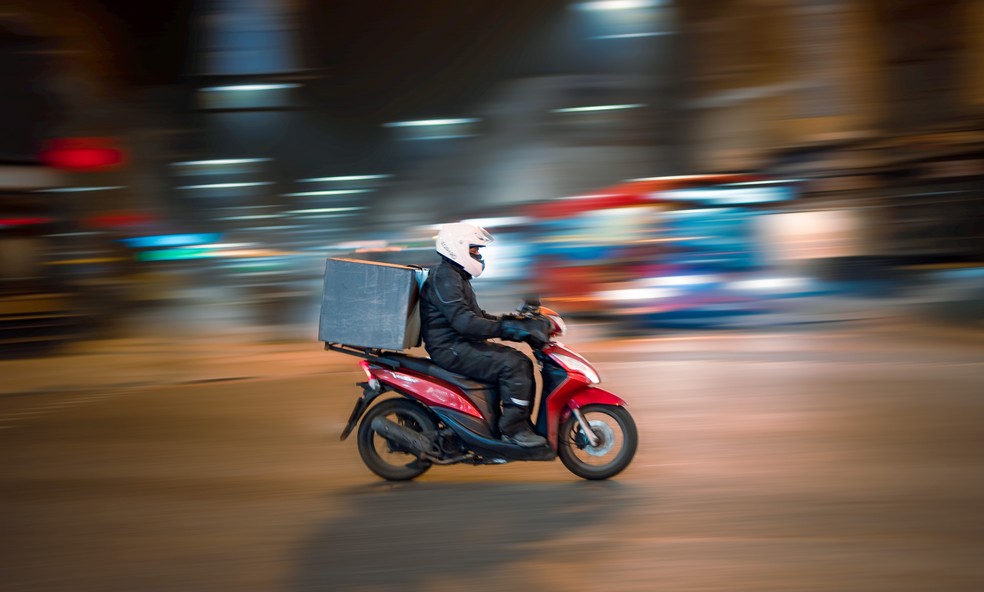 Motoboys por aplicativo têm rendimento médio menor do que os demais trabalhadores da categoria — Foto: Rowan Freeman/Unsplash
