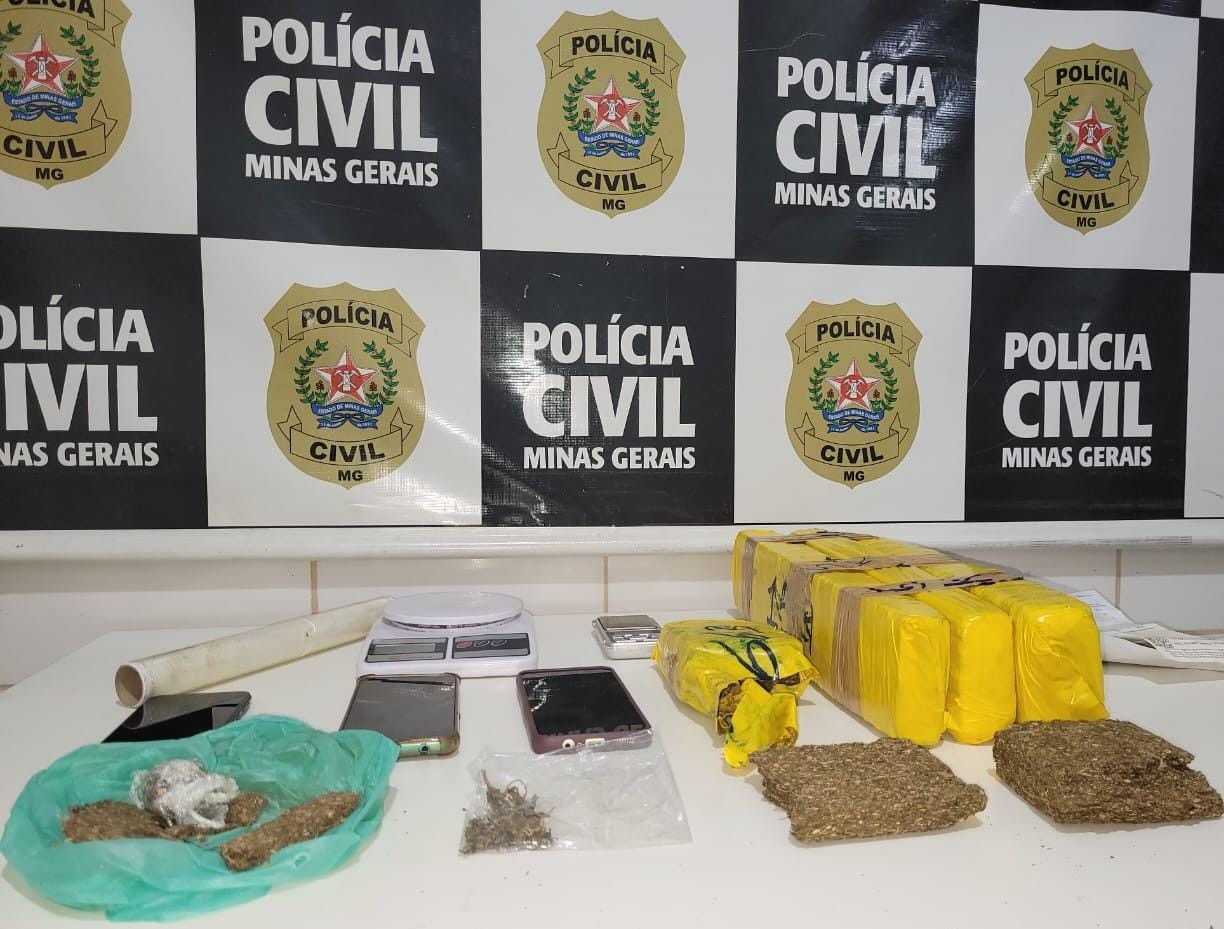 Jovens são detidos enquanto distribuíam drogas em Unaí; polícia apreendeu 5 kg de maconha