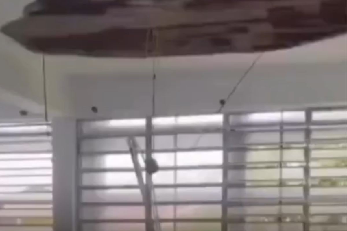 Parte de teto de escola estadual desaba no litoral de SP; VÍDEO