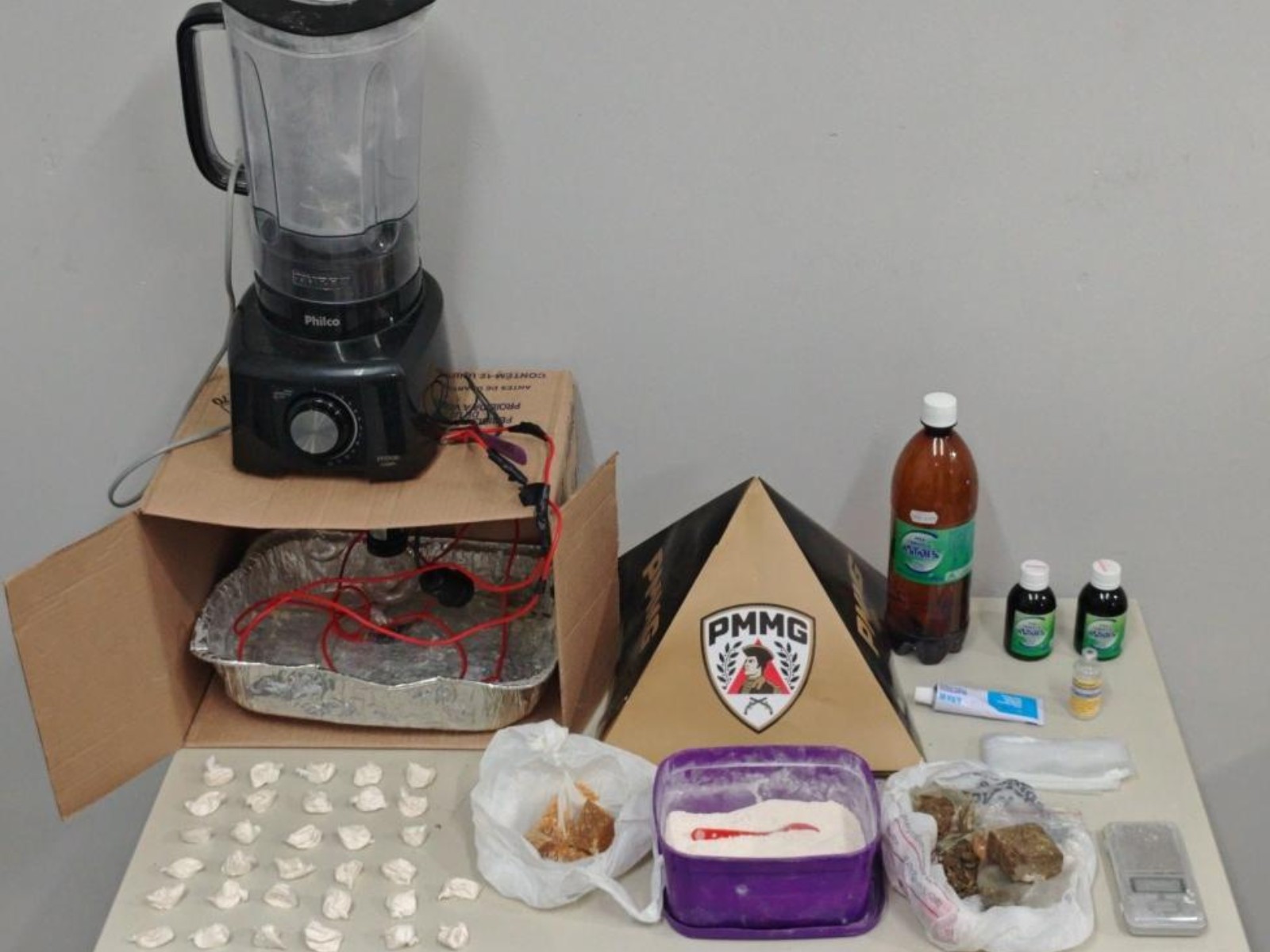 Casa usada para refino e delivery de drogas é descoberta pela PM em Governador Valadares