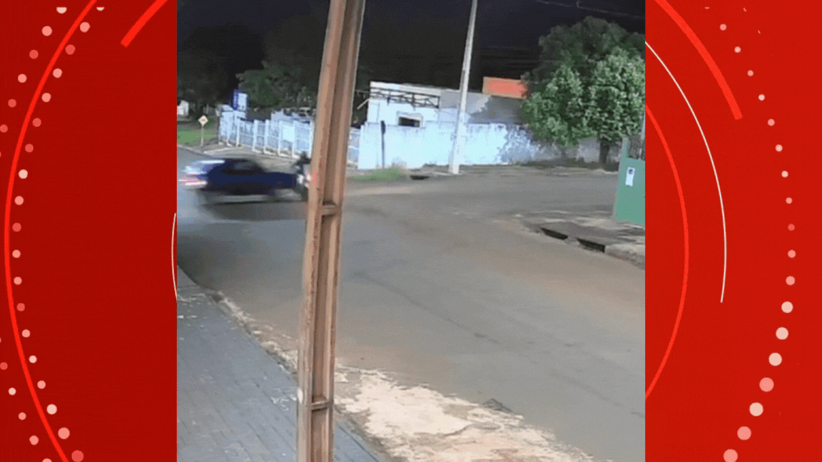 VÍDEO: motoqueiro morre após 'voar' ao ser atingido por carro em alta velocidade em MT