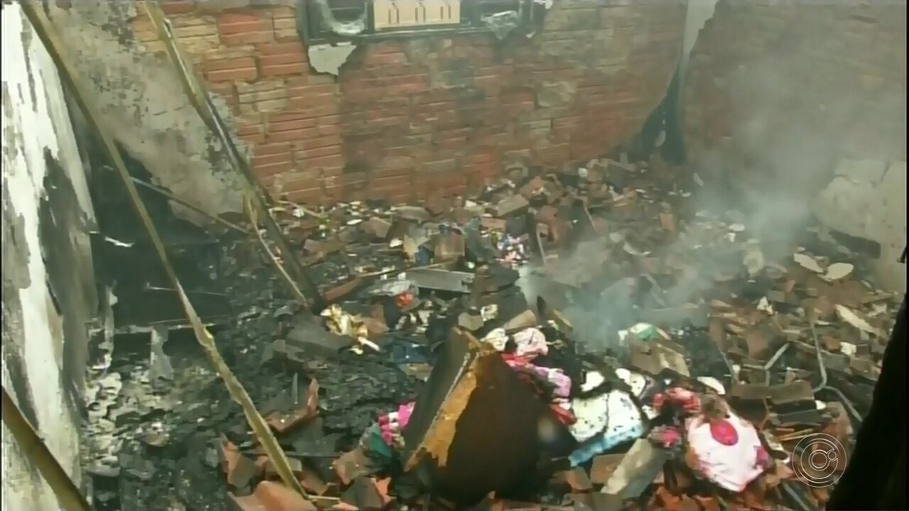 Mulher diz que incêndio que destruiu casa foi provocado pelo ex: 'Me ...