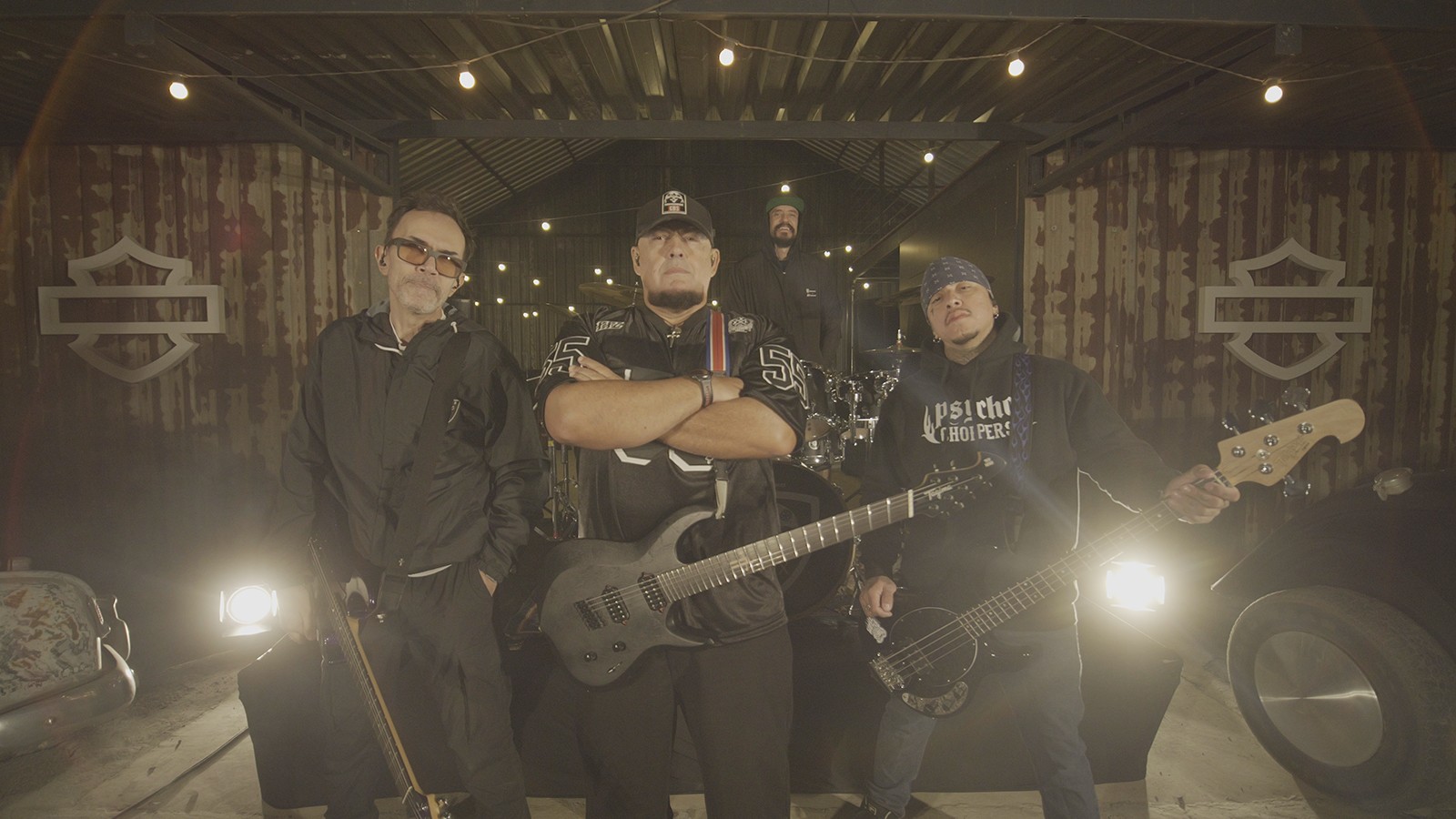 Banda Raimundos volta fiel à estética jovial do ‘forrocore’ no primeiro álbum de músicas inéditas em onze anos