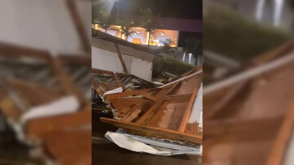 Temporal no Paraná arranca telhados, derruba muros e outdoors; veja estragos — Foto: Reprodução