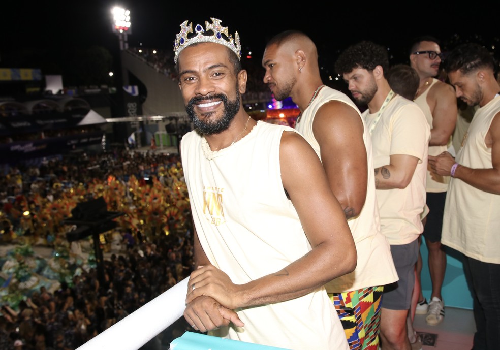 Samuel de Assis curte desfiles da Sapucaí no Camarote do King. — Foto: Fidalgo/Agnews