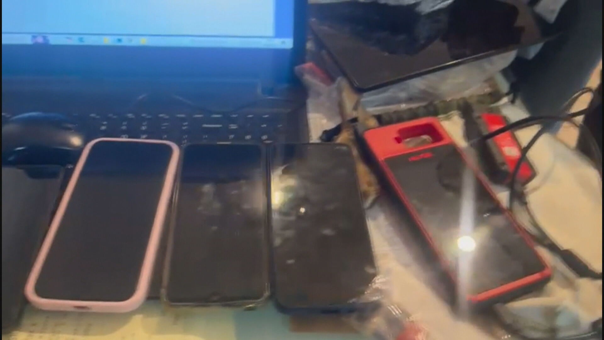 Operação contra quadrilha que rouba carros de luxo e motos prende 5 no Rio