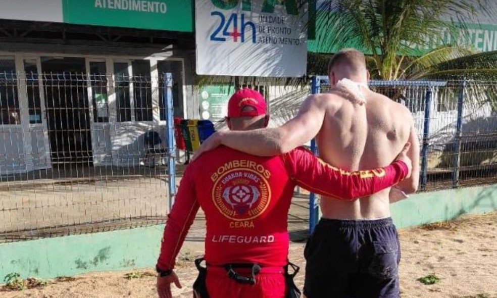 Vítimas foram resgatadas pelos bombeiros e levadas à Upa com dores e escoriações pelo corpo. — Foto: Corpo de Bombeiros/ Divulgação