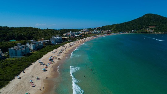 SC tem metade das praias brasileiras certificadas com Bandeira Azul - Foto: (Prefeitura de Bombinhas/Divulgação)