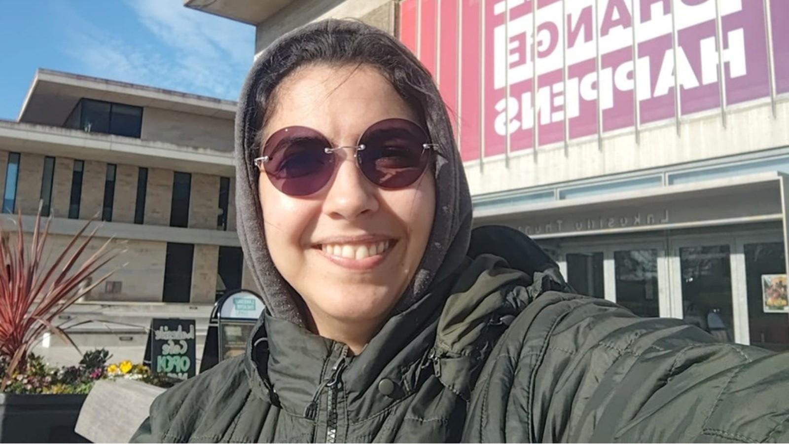 Colete salva-vidas não foi encontrado em barco que pode ter sido usado por brasileira desaparecida na Inglaterra