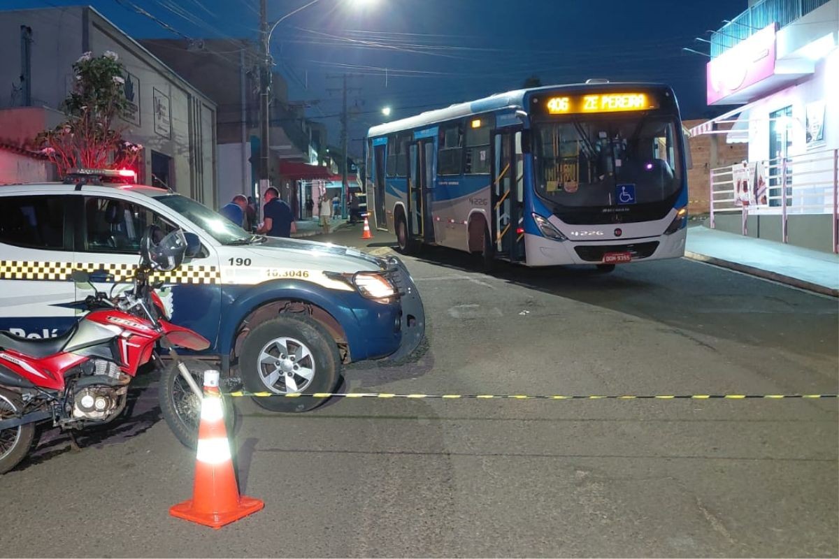 Criança é atropelada na saída de escola e é levada inconsciente para hospital de Campo Grande 
