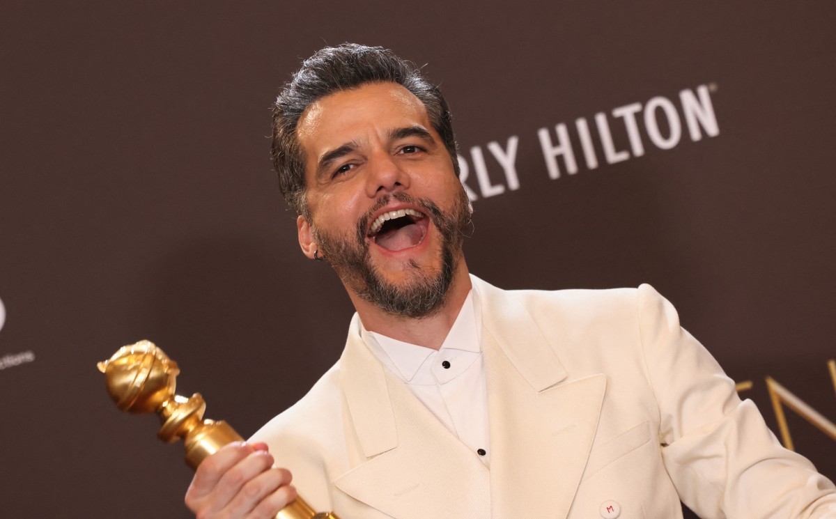 Kleber Mendonça Filho mostra Wagner Moura sambando após vitória no Globo de Ouro