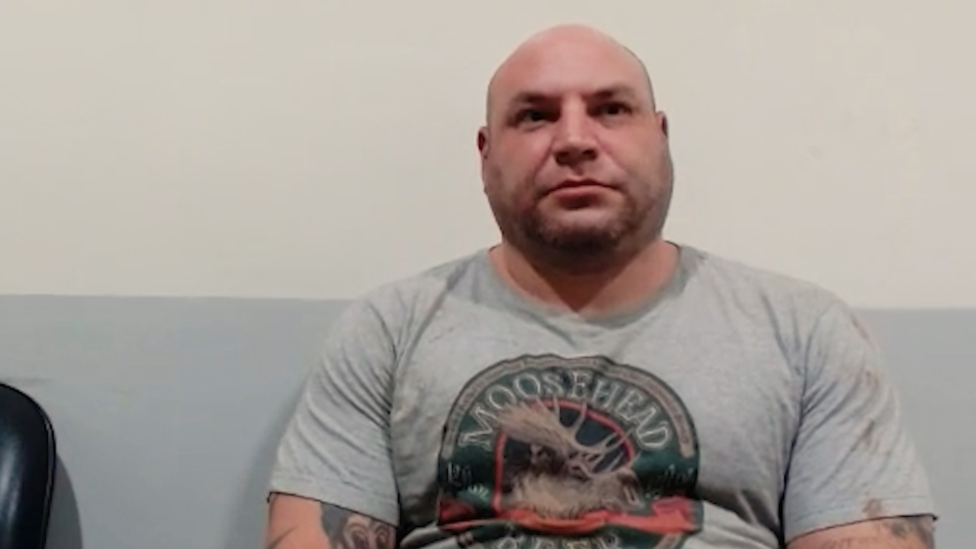 Ex-policial civil agride policial militar de folga que o prendeu durante ocorrência anterior no Paraná; VÍDEO